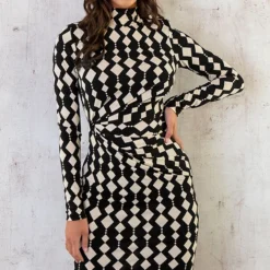 Aansluitende Jurk Overslag Gedrapeerd Print Zwart Wit -Exporteren Dames Glam Winkel Aansluitende Jurk Overslag Gedrapeerd Print Zwart Wit 5 586x900 1