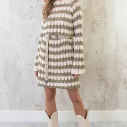 Crochet Strepen Jurk Army Ecru -Exporteren Dames Glam Winkel Crochet Strepen Jurk Army Ecru 4 1 586x900 1