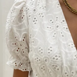 Embroidery Midi Jurk Pofmouwen Ecru -Exporteren Dames Glam Winkel Embroidery Midi Jurk Pofmouwen Ecru 2 586x900 1