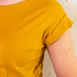 Femme Fatale Jurk Okergeel -Exporteren Dames Glam Winkel Femme Fatale Jurk Okergeel 5 1 586x900 1