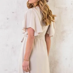 Florence Jurk Beige 2.0 22 Florence Jurk Beige 2.0 -Exporteren Dames Glam Winkel Florence Jurk Beige 2 3 586x900 2