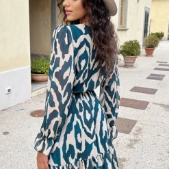 Ruffle Jurk Print Petrol Beige 11 Ruffle Jurk Print Petrol Beige -Exporteren Dames Glam Winkel Foto 01 09 2022 14 01 14 586x900 1