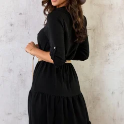 Laagjes Knopen Jurk Zwart -Exporteren Dames Glam Winkel Laagjes Knopen Jurk Zwart 1 586x900 1