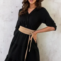 Laagjes Knopen Jurk Zwart