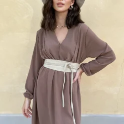 Limited Jurk Chicago Taupe -Exporteren Dames Glam Winkel Limited Jurk Chicago Taupe 5 586x900 1