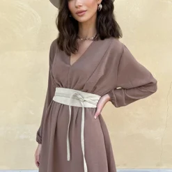 Limited Jurk Chicago Taupe -Exporteren Dames Glam Winkel Limited Jurk Chicago Taupe 7 586x900 1