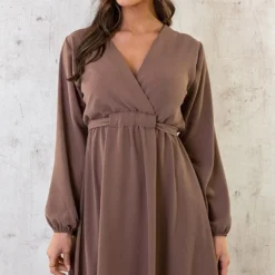 Londen Jurk Taupe -Exporteren Dames Glam Winkel Londen Jurk Taupe 2 586x900 1