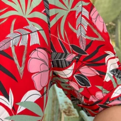 Maxi Jurk Leaves Rood Groen 9 Maxi Jurk Leaves Rood Groen -Exporteren Dames Glam Winkel Maxi Jurk Leaves Rood close 586x900 1