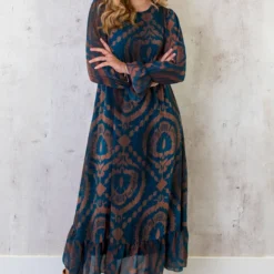 Maxi Ruffle Jurk Print Bruin Petrol 9 Maxi Ruffle Jurk Print Bruin Petrol -Exporteren Dames Glam Winkel Maxi Jurk Ruffle Print Bruin Petrol 7 586x900 1
