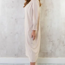 Maxi V-Hals Jurk Beige -Exporteren Dames Glam Winkel Maxi V Hals Jurk Beige 1 586x900 1