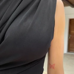 Midi Jurk Gedrapeerd Zwart 17 Midi Jurk Gedrapeerd Zwart -Exporteren Dames Glam Winkel Midi Jurk Gedrapeerd Zwart 1 586x900 1