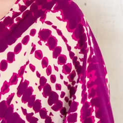 Midi Jurk Met Print Aubergine -Exporteren Dames Glam Winkel Midi Jurk Met Print Aubergine 5 586x900 1