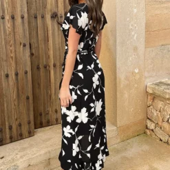 Flower Jurk Midi Zwart Wit 10 Flower Jurk Midi Zwart Wit -Exporteren Dames Glam Winkel Midi Overslag Jurk Flower Zwart Wit 5 586x900 1