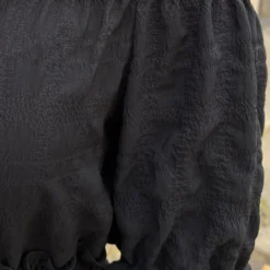 Offshoulder Laagjes Jurk Zwart -Exporteren Dames Glam Winkel Off Shoulder Laagjes Jurk Zwart close 586x900 1