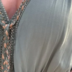 Oversized Jurk Gouden Detail Army -Exporteren Dames Glam Winkel Oversized Jurk Gouden Detail Army 7 586x900 1