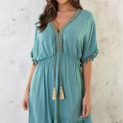 Oversized Jurk Gouden Detail Dust Mint 14 Oversized Jurk Gouden Detail Dust Mint -Exporteren Dames Glam Winkel Oversized Jurk Gouden Detail Dust Mint 4 586x900 2