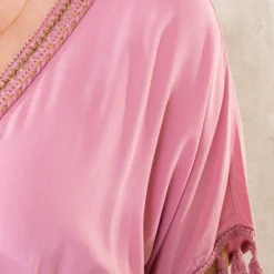 Oversized Jurk Gouden Detail Dust Pink -Exporteren Dames Glam Winkel Oversized Jurk Gouden Detail Dust Pink 586x900 1