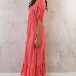 Oversized Jurk Gouden Detail Maxi Koraal 9 Oversized Jurk Gouden Detail Maxi Koraal -Exporteren Dames Glam Winkel Oversized Jurk Gouden Detail Maxi Koraal 4 586x900 1