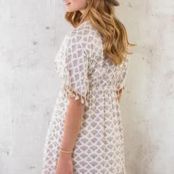 Oversized Jurk Gouden Detail Print Beige -Exporteren Dames Glam Winkel Oversized Jurk Gouden Detail Print Beige 1 1 586x900 1