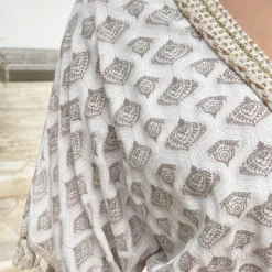 Oversized Jurk Gouden Detail Print Beige -Exporteren Dames Glam Winkel Oversized Jurk Gouden Detail Print Beige 1 586x900 1