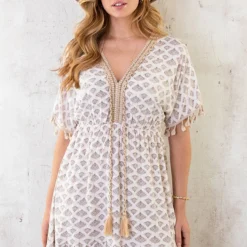 Oversized Jurk Gouden Detail Print Beige -Exporteren Dames Glam Winkel Oversized Jurk Gouden Detail Print Beige 3 586x900 3