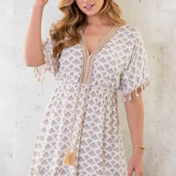 Oversized Jurk Gouden Detail Print Beige -Exporteren Dames Glam Winkel Oversized Jurk Gouden Detail Print Beige 4 586x900 2