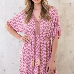 Oversized Jurk Gouden Detail Print Dust Roze -Exporteren Dames Glam Winkel Oversized Jurk Gouden Detail Print Dust Roze 5 586x900 1