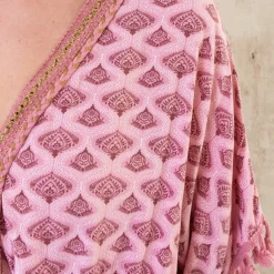 Oversized Jurk Gouden Detail Print Dust Roze -Exporteren Dames Glam Winkel Oversized Jurk Gouden Detail Print Dust Roze 586x900 1