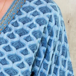 Oversized Jurk Gouden Detail Print Jeansblauw -Exporteren Dames Glam Winkel Oversized Jurk Gouden Detail Print Jeansblauw 586x900 1