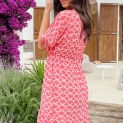 Oversized Jurk Gouden Detail Print Koraal -Exporteren Dames Glam Winkel Oversized Jurk Gouden Detail Print Koraal 4 586x900 1