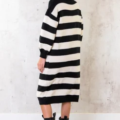 Oversized Strepen Jurk Zwart 17 Oversized Strepen Jurk Zwart -Exporteren Dames Glam Winkel Oversized Strepen Jurk Zwart 3 586x900 1
