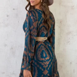 Ruffle Jurk Print Petrol Bruin 20 Ruffle Jurk Print Petrol Bruin -Exporteren Dames Glam Winkel Ruffle Jurk Print Petrol Bruin 5 586x900 1