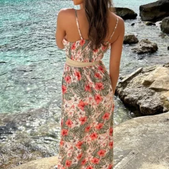 Spaghetti Maxi Jurk Bloemen Sand Koraal -Exporteren Dames Glam Winkel Spaghetti Maxi Jurk Bloemen Sand Koraal 8 586x900 1