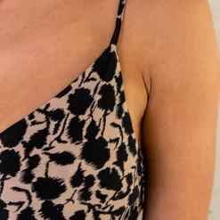 Spaghetti Maxi Jurk Print Camel Zwart 14 Spaghetti Maxi Jurk Print Camel Zwart -Exporteren Dames Glam Winkel Spaghetti Maxi Jurk Print Camel Zwart 7 586x900 1