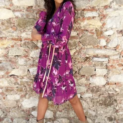 V-hals Jurk Paris Bloemen Magenta -Exporteren Dames Glam Winkel V hals Jurk Paris Bloemen Magenta 1 586x900 1