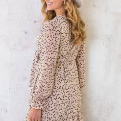 V-hals Strik Jurk Hartjes Beige -Exporteren Dames Glam Winkel V hals Strik Jurk Hartjes Beige 4 586x900 1