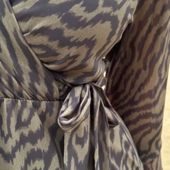 V-hals Strik Jurk Zebra Army 19 V-hals Strik Jurk Zebra Army -Exporteren Dames Glam Winkel V hals Strik Jurk Zebra Army 586x900 1