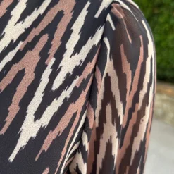 V-hals Strik Jurk Zigzag Choco 20 V-hals Strik Jurk Zigzag Choco -Exporteren Dames Glam Winkel V hals Strik Jurk Zigzag Choco 3 586x900 2