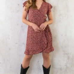 Wikkel Jurk Cheetah Koraal 11 Wikkel Jurk Cheetah Koraal -Exporteren Dames Glam Winkel Wikkel Jurk Cheetah Koraal 2 586x900 1