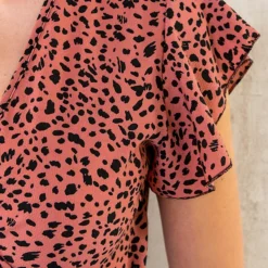 Wikkel Jurk Cheetah Koraal 12 Wikkel Jurk Cheetah Koraal -Exporteren Dames Glam Winkel Wikkel Jurk Cheetah Koraal 586x900 1